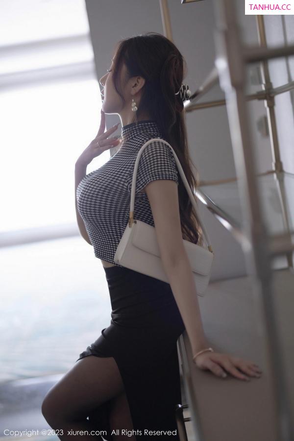 王馨瑶  [XiuRen]高清写真图 2023.11.22 No.7703 王馨瑶yanni 丝袜美腿第10张图片